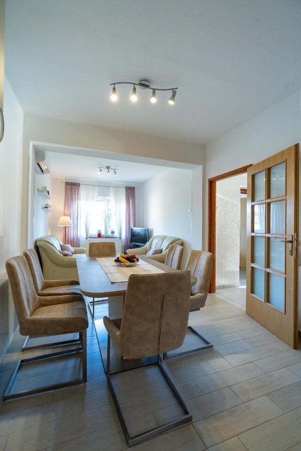 Apartma Ana